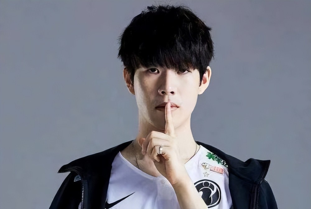 2022LPL名人堂成员海报：禹景曦 高地平 管泽元