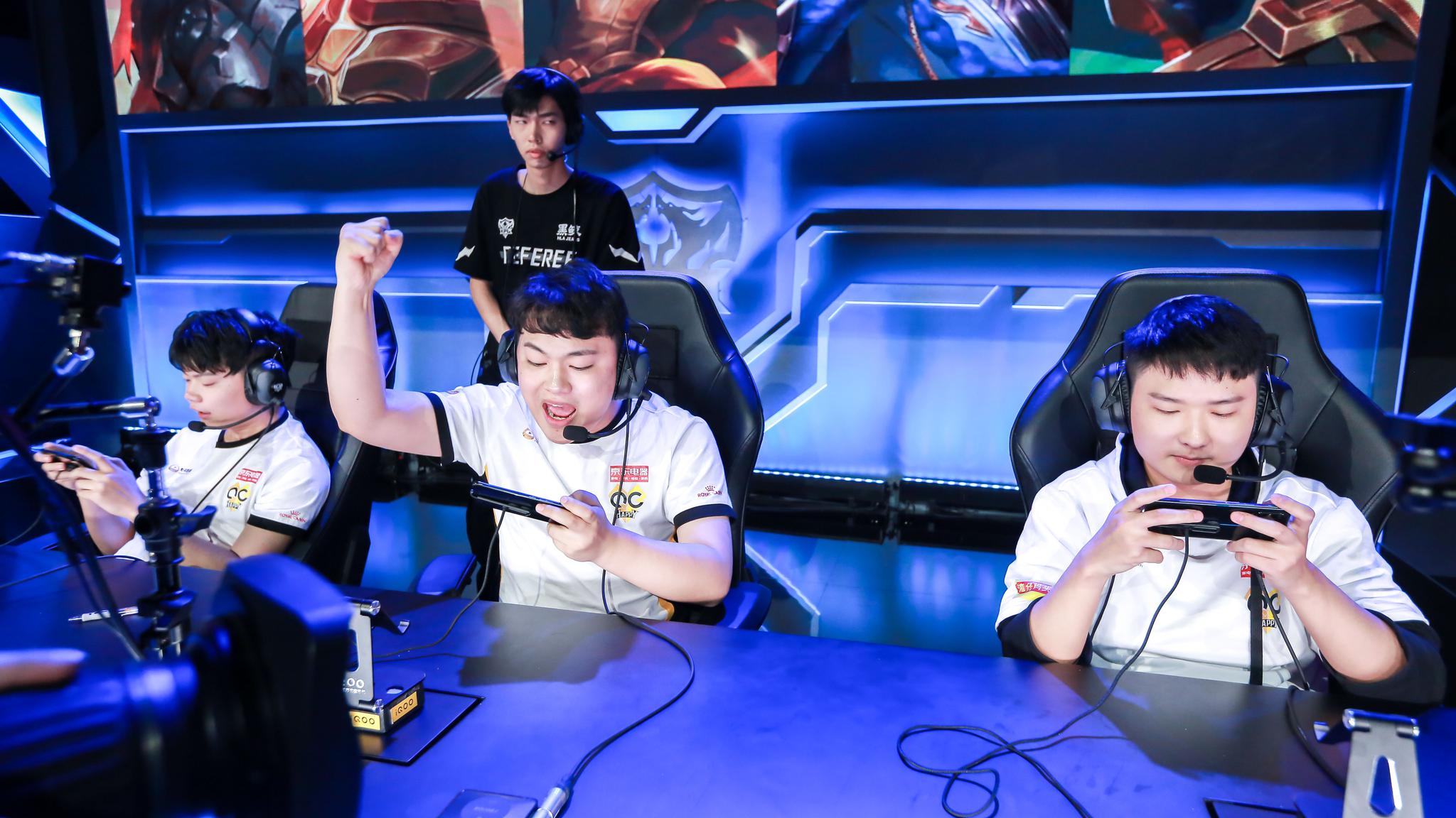 滔搏电子竞技俱乐部英雄联盟分部一队TES 主教练【罗盛 ID：Crescent】因个人原因，申请暂离赛场休息调整