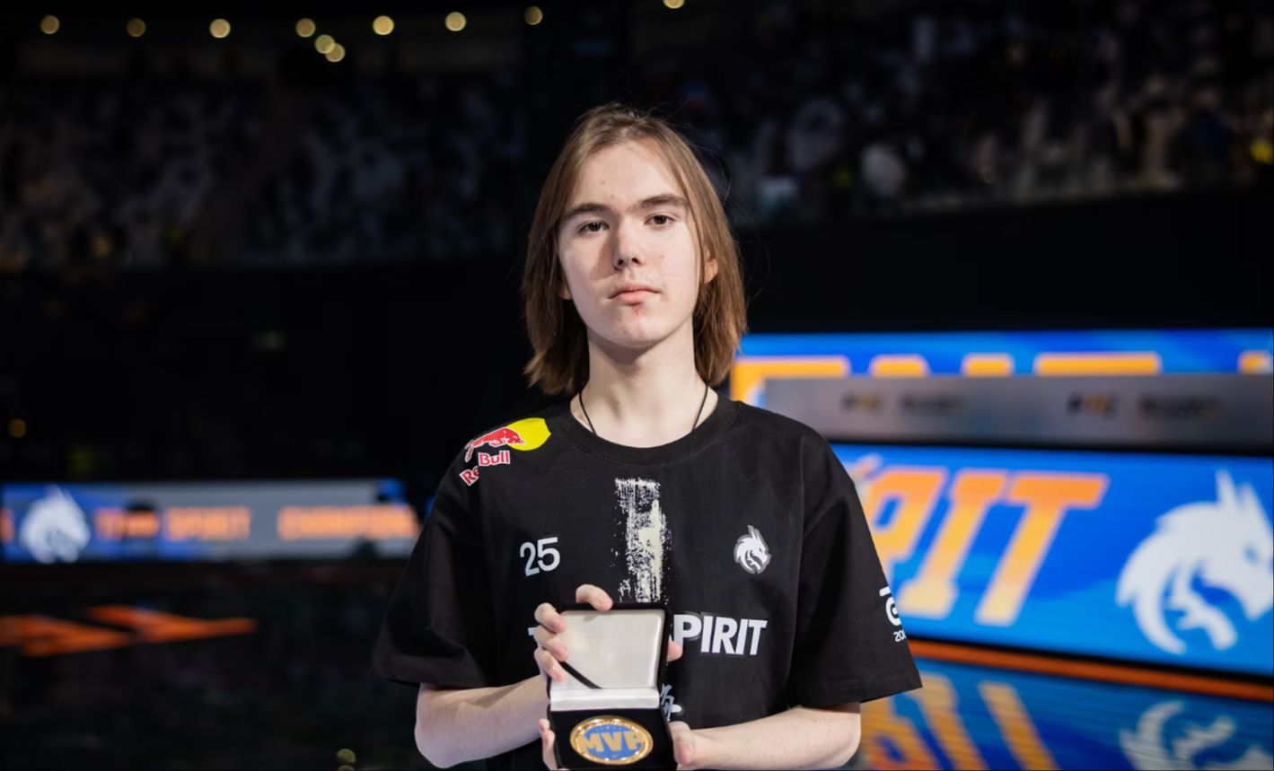 英雄联盟比赛：LPL各个战队需要感谢IG经理苏小洛？！